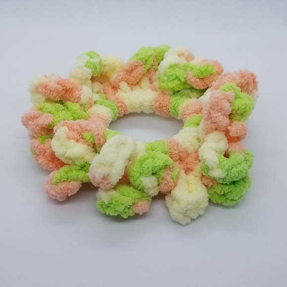 🥳NWT Handmade Hair Scrunchie - Picture 2 of 2